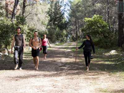 Per toccare con mano il mondo del MovNat abbiamo seguito una lezione di Silvano nella Foresta di Mercadante, l� dove abbiamo fatto conoscenza con quattro dei suoi allievi: Gabriella, Giuliana, Niky e Tiziano